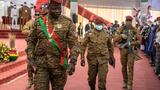 En livrant l'ex-putschiste Damiba au Burkina, le Togo assume sa proximité avec les juntes (…)